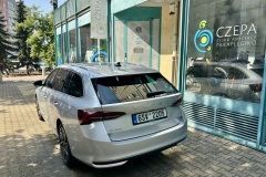 Zadni-pohled-na-auto