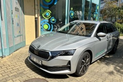 predni-pohled-na-auto